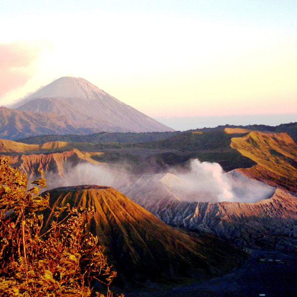 Couple Sabbatical - Mount Bromo Indonesia - LiNGER Travel